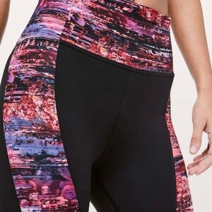 Lululemon Sweat & Repeat Crop 21
Black / Dahliascape Multi size 4